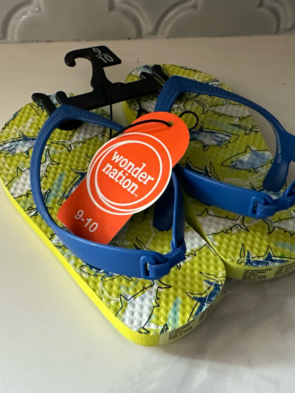 Wonder Nation flip flops size 9-10
